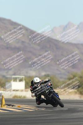 media/Oct-30-2025-Racers Edge (Thu) [[dabbdaf680]]/3-B Group/Session 2 (Turn 14)/